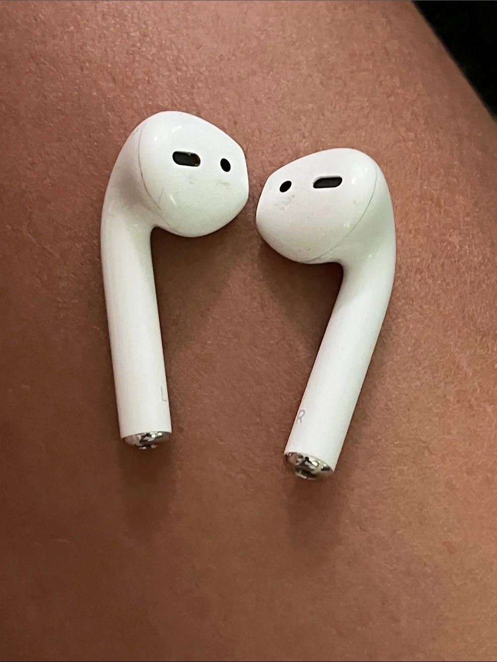 Apple White Wireless Earbuds with Charging Case (White)